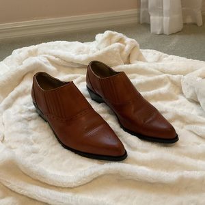 Dingo brown leather booties, great condition. Size 8.